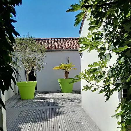 De La Cible Villa *